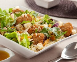 Salada de quinoa, frango e gengibre