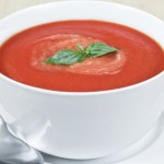 Sopa de tomate cenoura e manjericão